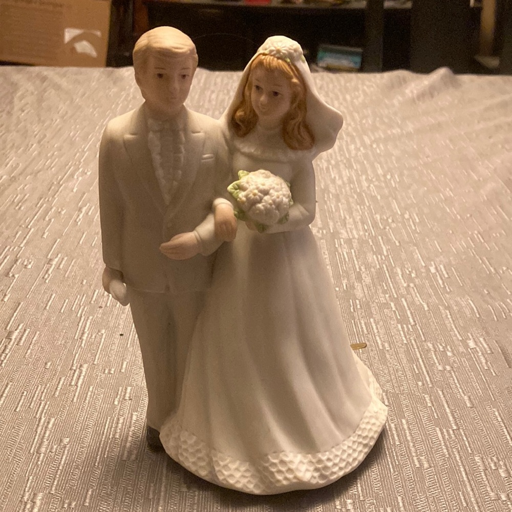 CLEARANCE Musical Bride And Groom